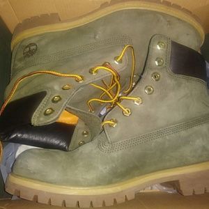 Mens olive green timberlands size 9.5